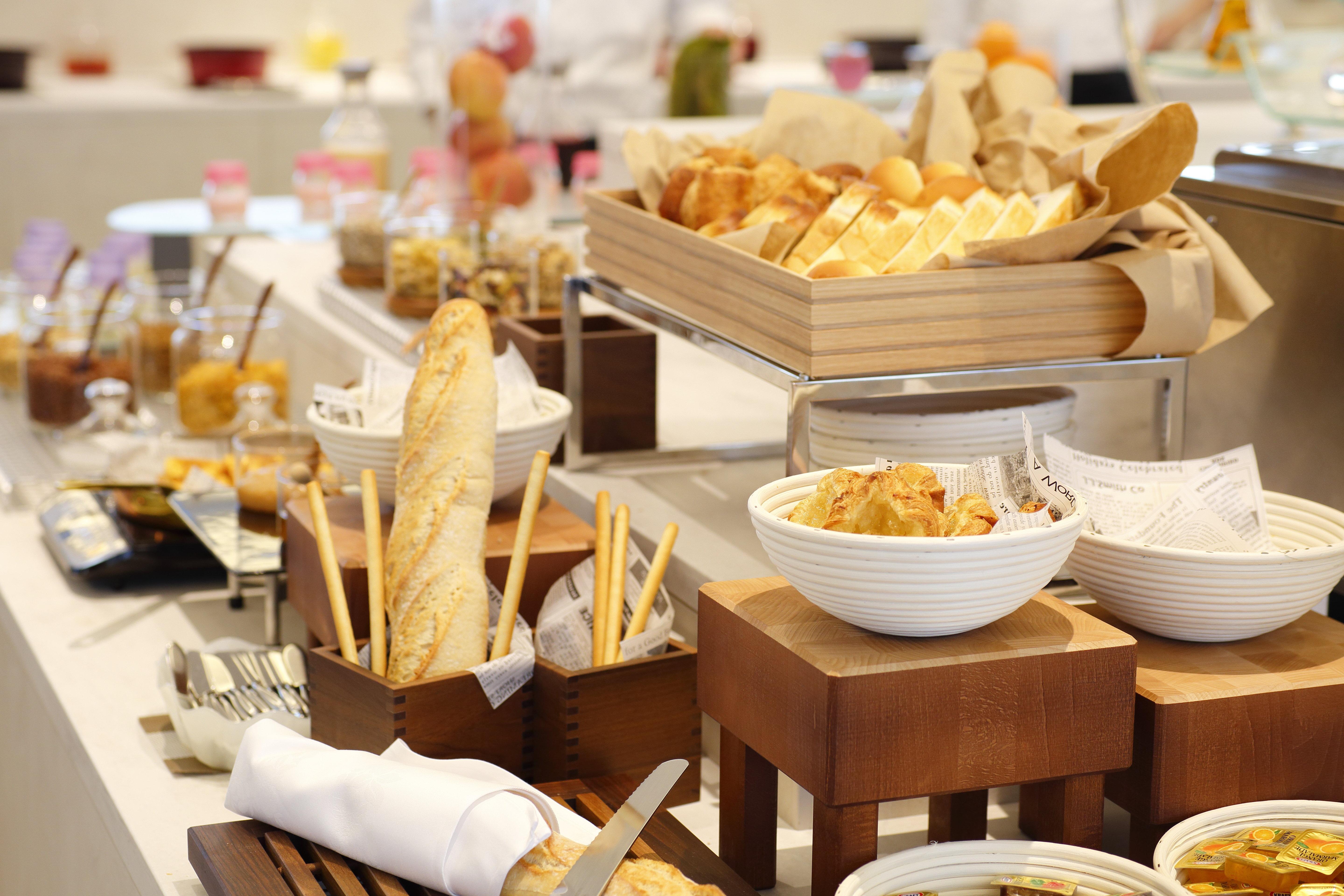 Hotel Ana Crowne Plaza Chitose By Ihg Exteriér fotografie A buffet at a hotel